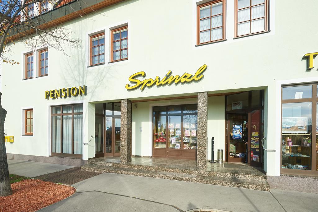 Pension Sprinzl Швехат Экстерьер фото