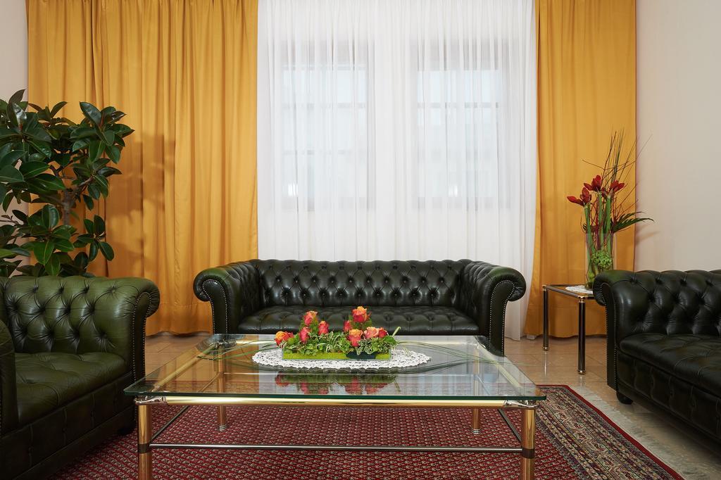 Pension Sprinzl Швехат Экстерьер фото