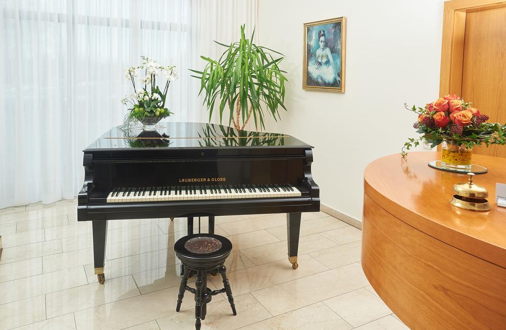 Pension Sprinzl Швехат Экстерьер фото